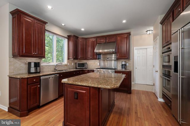 11 TANGLEWOOD CT, Skillman, NJ 08558