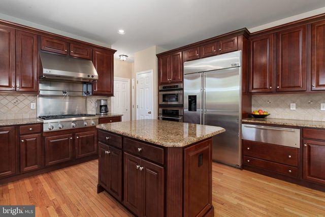 11 TANGLEWOOD CT, Skillman, NJ 08558