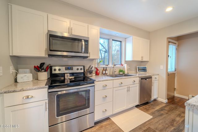 18 Grandview Avenue, Cohoes, NY 12047