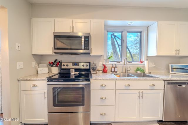 18 Grandview Avenue, Cohoes, NY 12047