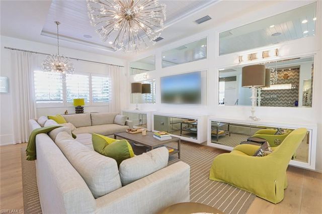 675 2nd ST S, Naples, FL 34102