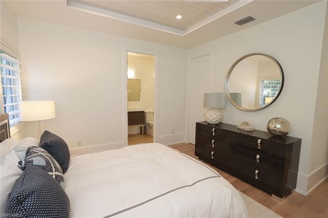 675 2nd ST S, Naples, FL 34102