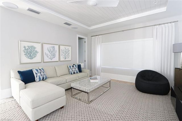 675 2nd ST S, Naples, FL 34102