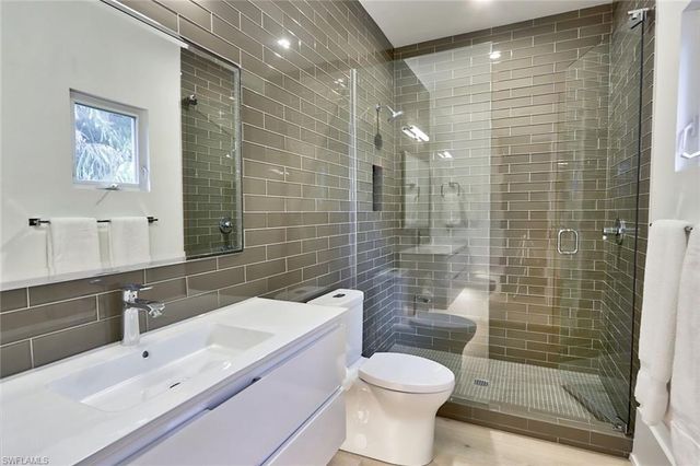 675 2nd ST S, Naples, FL 34102