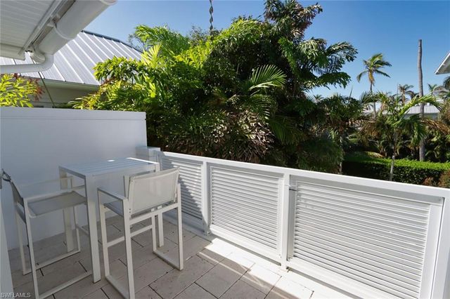 675 2nd ST S, Naples, FL 34102