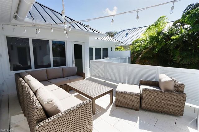 675 2nd ST S, Naples, FL 34102