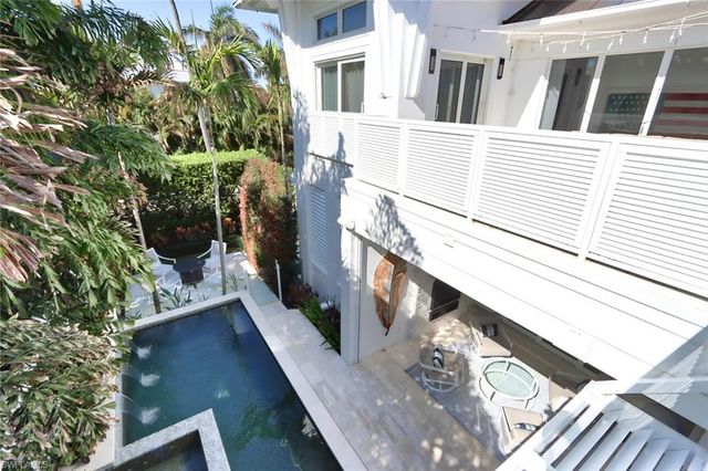 675 2nd ST S, Naples, FL 34102