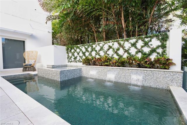 675 2nd ST S, Naples, FL 34102