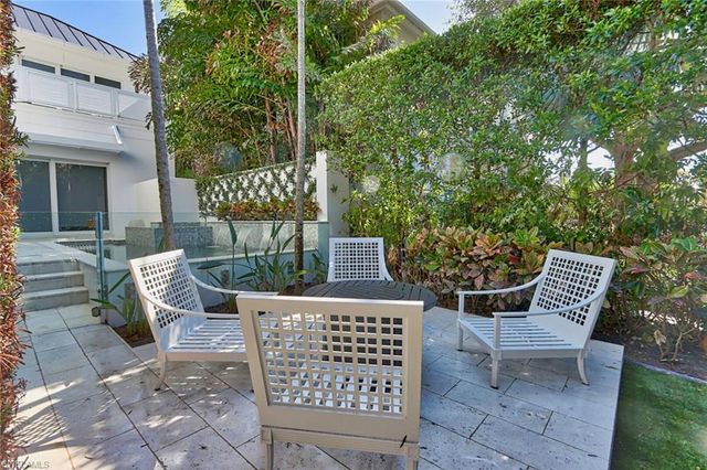 675 2nd ST S, Naples, FL 34102