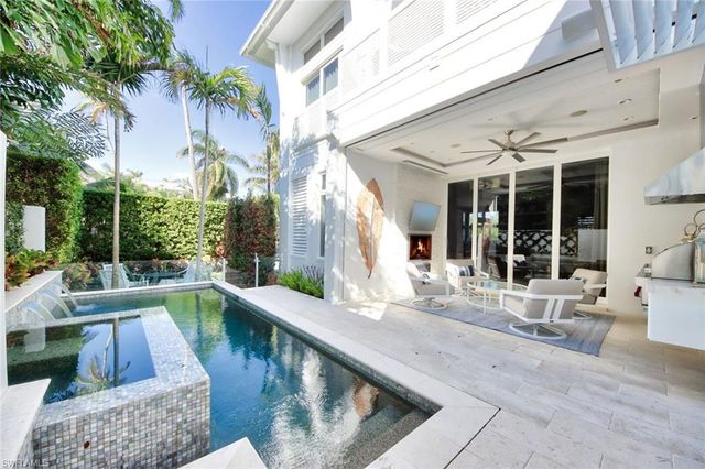 675 2nd ST S, Naples, FL 34102