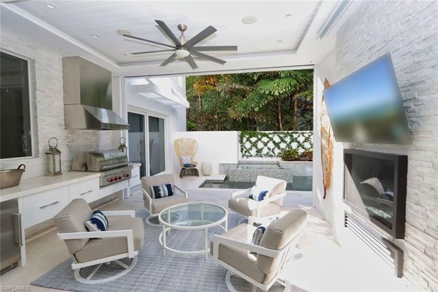675 2nd ST S, Naples, FL 34102