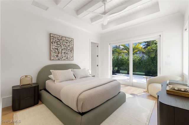 660 Wedge DR, Naples, FL 34103