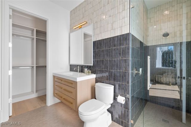 660 Wedge DR, Naples, FL 34103