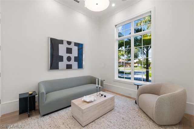 660 Wedge DR, Naples, FL 34103