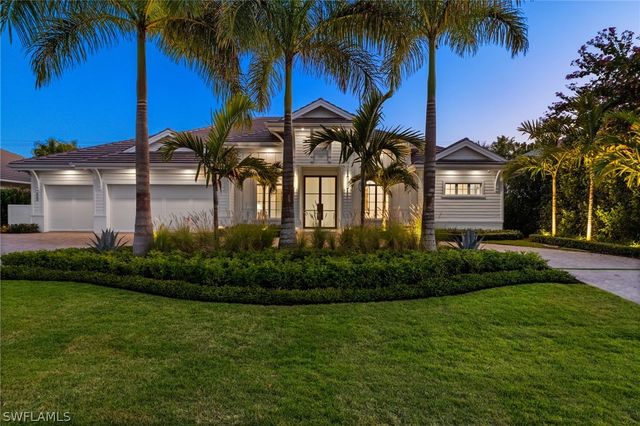 660 Wedge DR, Naples, FL 34103