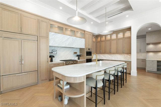 660 Wedge DR, Naples, FL 34103