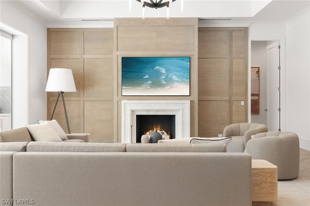 660 Wedge DR, Naples, FL 34103