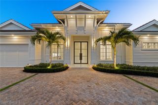 660 Wedge DR, Naples, FL 34103