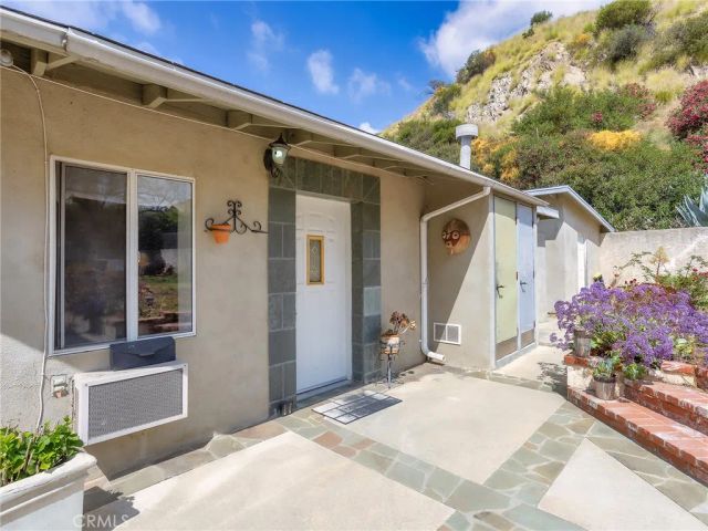 9613 La Tuna Canyon Road, Sun Valley, CA 91352