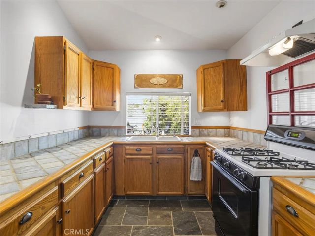 9613 La Tuna Canyon Road, Sun Valley, CA 91352