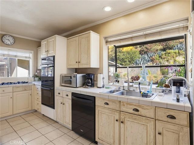 9613 La Tuna Canyon Road, Sun Valley, CA 91352