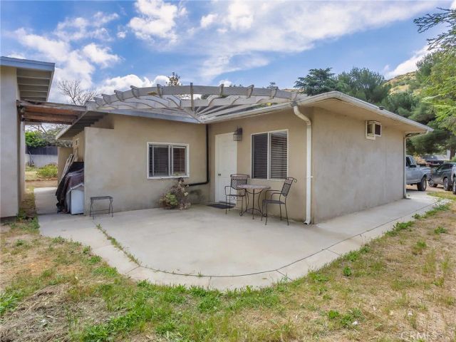9613 La Tuna Canyon Road, Sun Valley, CA 91352