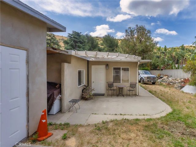 9613 La Tuna Canyon Road, Sun Valley, CA 91352