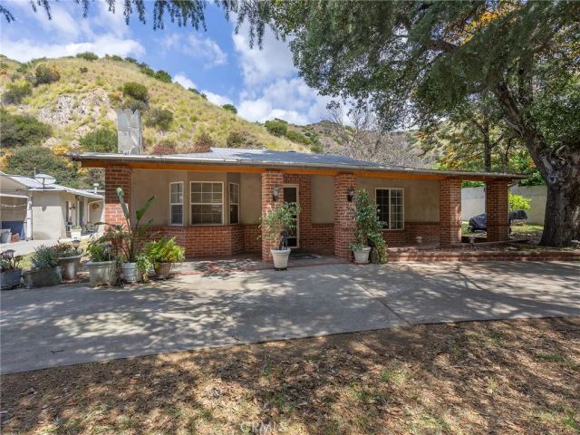 9613 La Tuna Canyon Road, Sun Valley, CA 91352