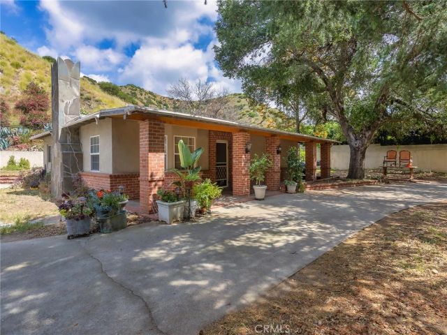 9613 La Tuna Canyon Road, Sun Valley, CA 91352