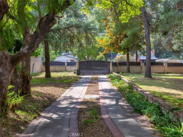 9613 La Tuna Canyon Road, Sun Valley, CA 91352