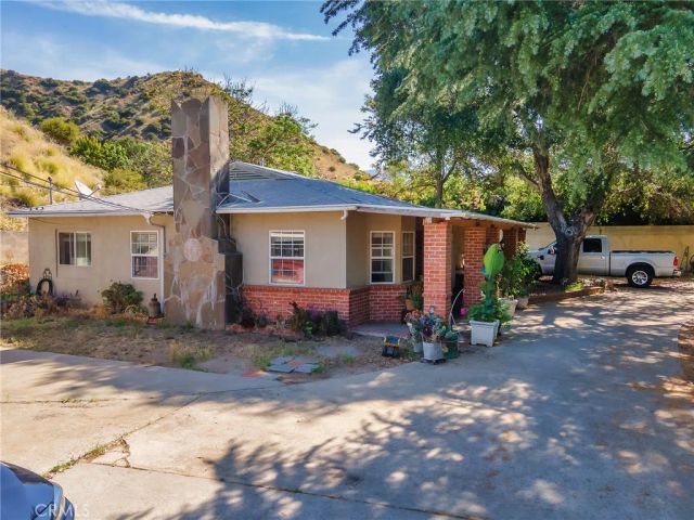 9613 La Tuna Canyon Road, Sun Valley, CA 91352