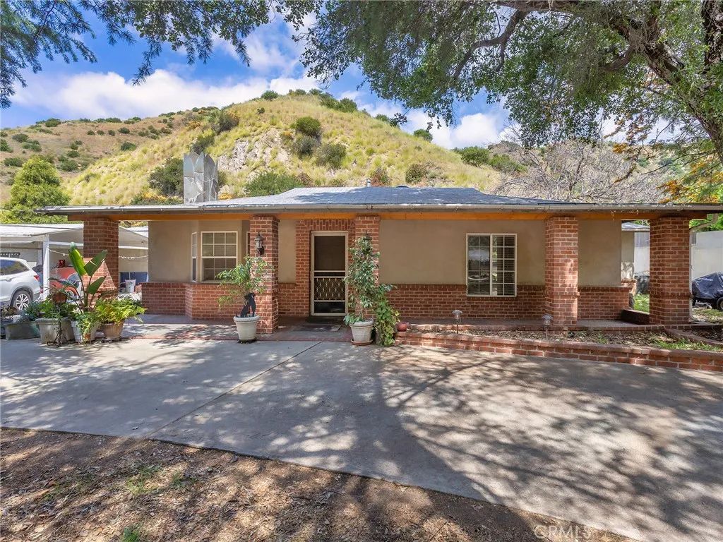 9613 La Tuna Canyon Road, Sun Valley, CA 91352