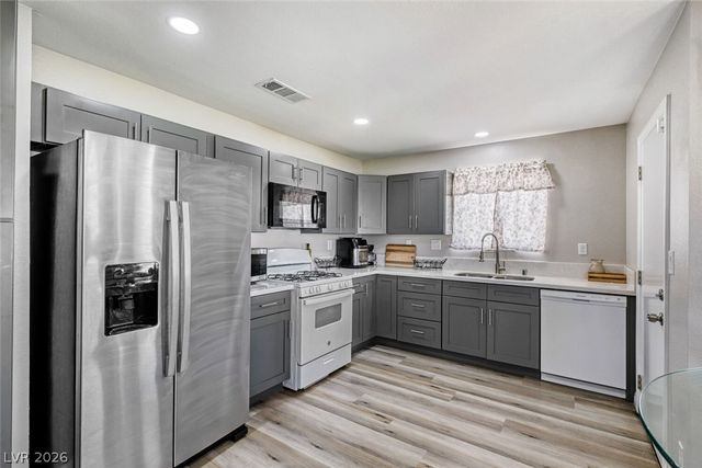 1586 Angel Falls Street, Las Vegas, NV 89142