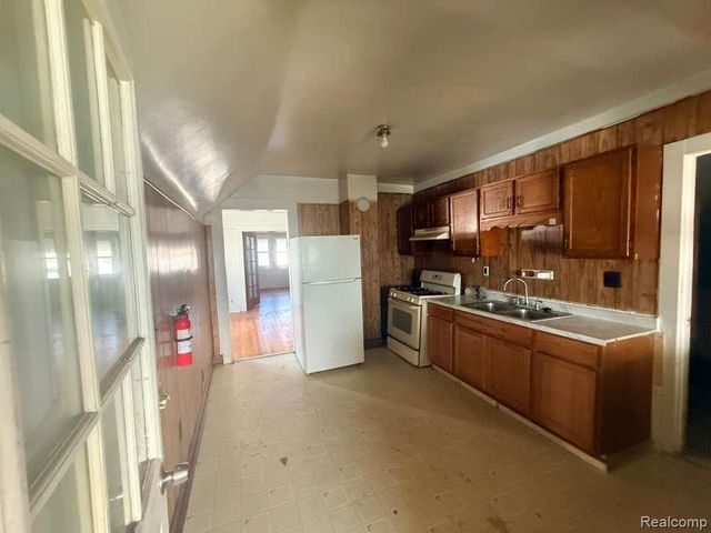 1957 Yemans Street, Hamtramck, MI 48212
