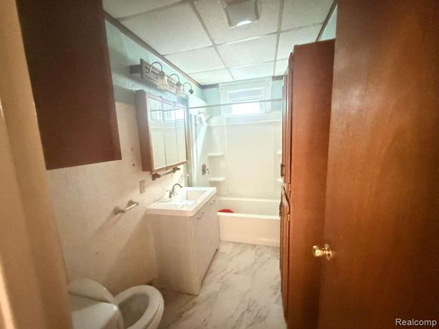 1957 Yemans Street, Hamtramck, MI 48212