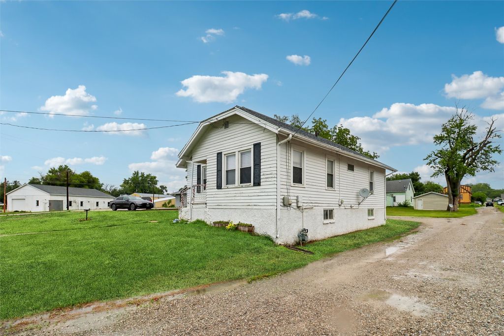 114 W 11th Street N, Newton, IA 50208