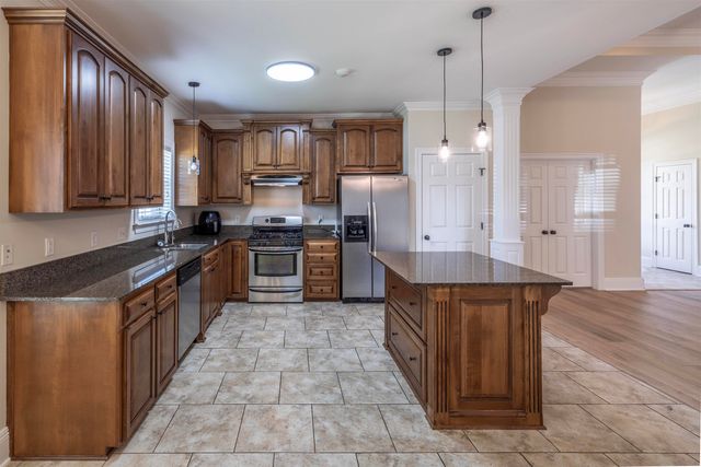 173 Camille Dr, Houma, LA 70360