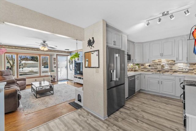 7485 S Highfield COURT, Oak Creek, WI 53154