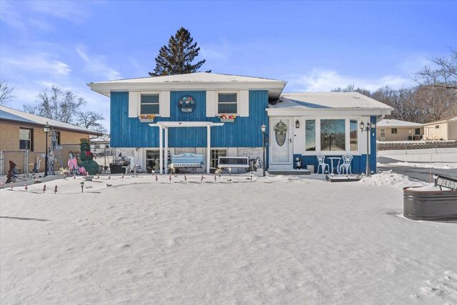 7485 S Highfield COURT, Oak Creek, WI 53154