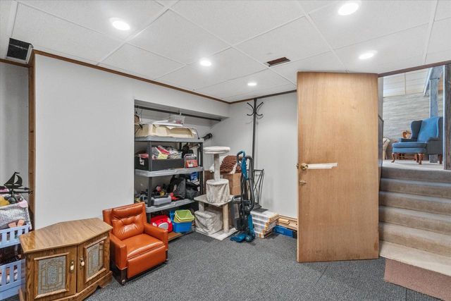 7485 S Highfield COURT, Oak Creek, WI 53154