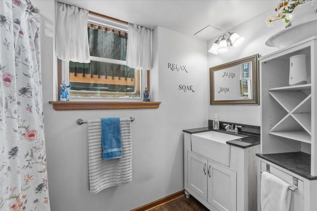 7485 S Highfield COURT, Oak Creek, WI 53154