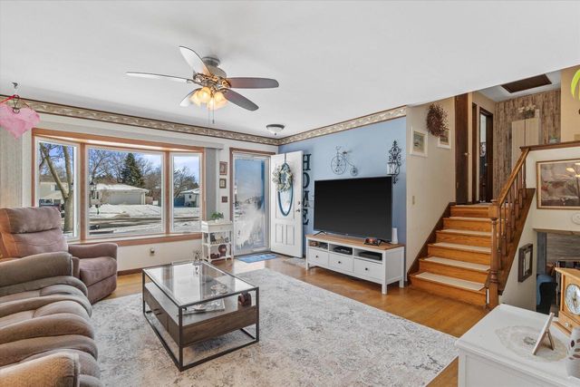 7485 S Highfield COURT, Oak Creek, WI 53154