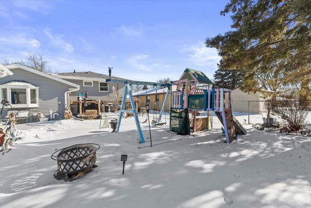 7485 S Highfield COURT, Oak Creek, WI 53154