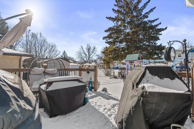 7485 S Highfield COURT, Oak Creek, WI 53154