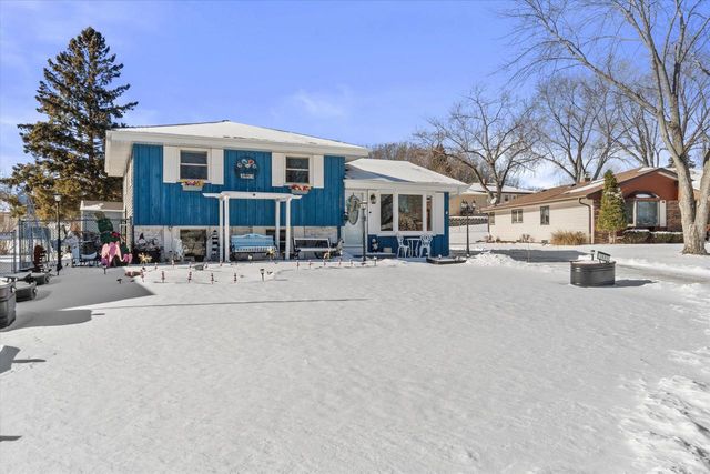 7485 S Highfield COURT, Oak Creek, WI 53154