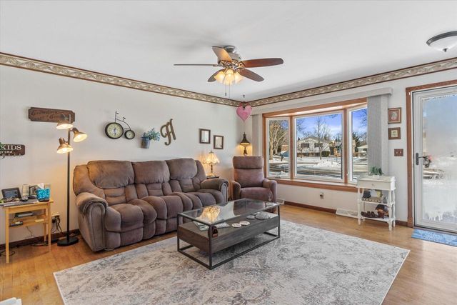 7485 S Highfield COURT, Oak Creek, WI 53154