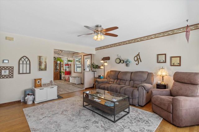 7485 S Highfield COURT, Oak Creek, WI 53154