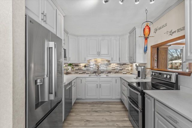 7485 S Highfield COURT, Oak Creek, WI 53154