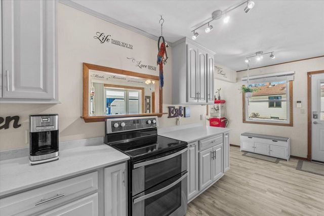 7485 S Highfield COURT, Oak Creek, WI 53154