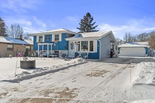 7485 S Highfield COURT, Oak Creek, WI 53154